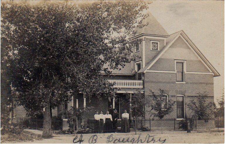 Read more about the article Ozment Home, NE Corner of 5th & Main, ca. 1908.